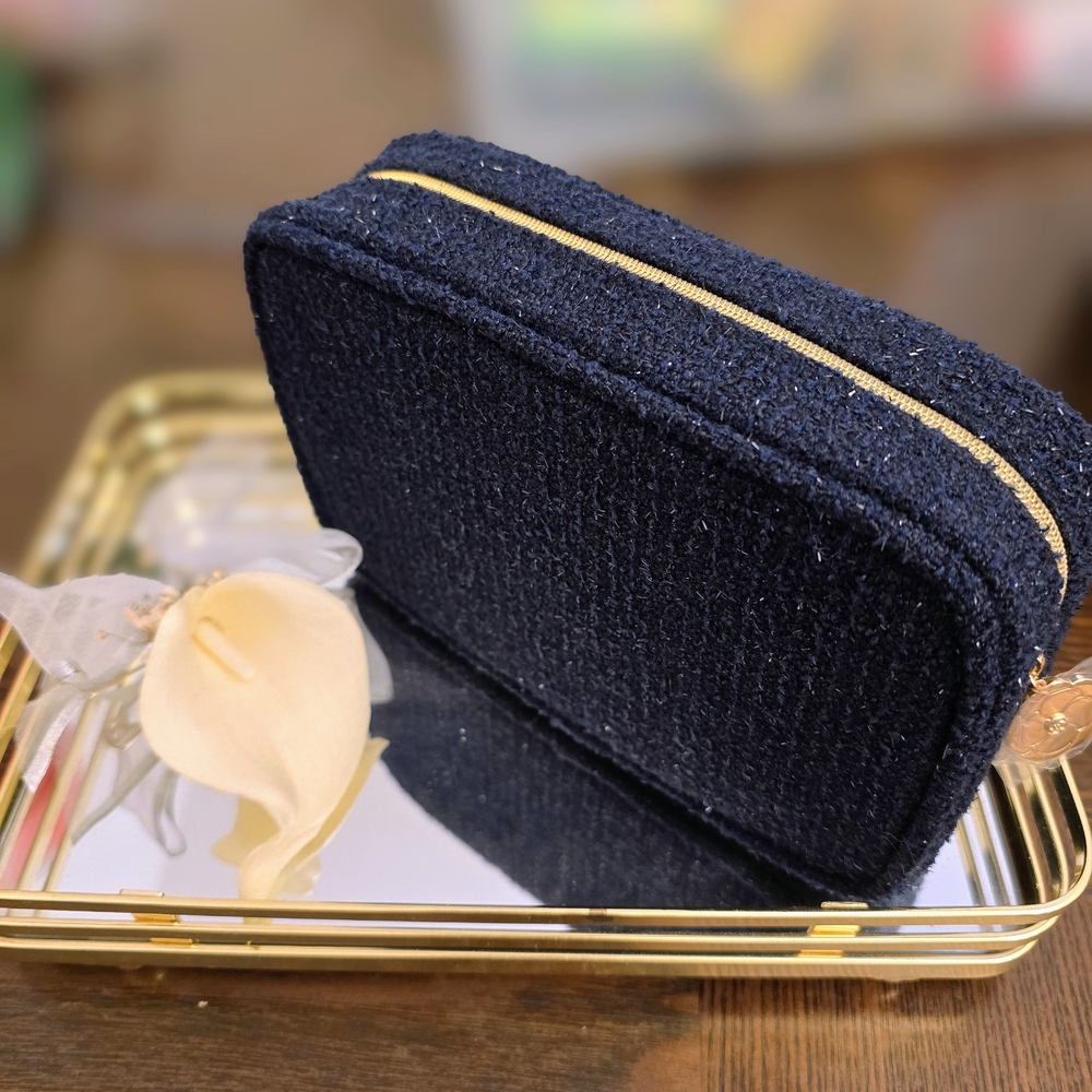 Chanel Beauté Black Cosmetic Bag - Picture 2 of 3